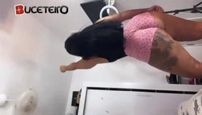 Videos Tissaoficial rebolando bunda grande de shortinho