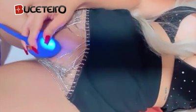 Ellen Silva (ellensilvasexy) colocou vibrador no grelo da buceta