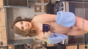 Fazendo sexo amador com a gostosa da esposa na cozinha e gravou vídeo