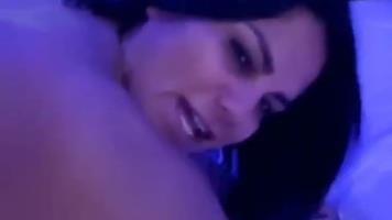 Chupando e comendo a peituda Mia Khalifa em video porno